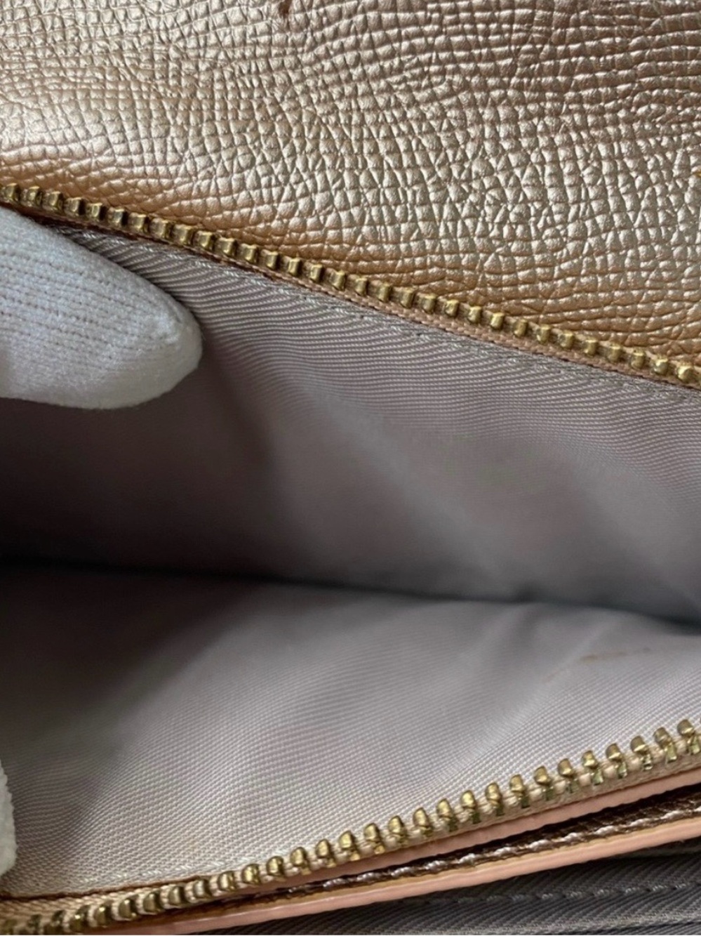 Coach RARE Metallic Rose Gold Chain Crossbody Bag. Very good condition. - Picture 10 of 16